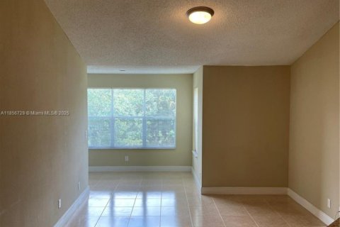 Condo in Sunrise, Florida, 2 bedrooms  № 1878914 - photo 2