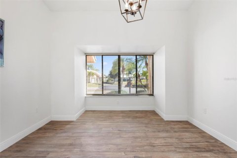 House in Nokomis, Florida 2 bedrooms, 121.61 sq.m. № 2092456 - photo 9
