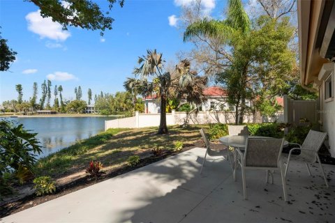 House in Nokomis, Florida 2 bedrooms, 121.61 sq.m. № 2092456 - photo 17
