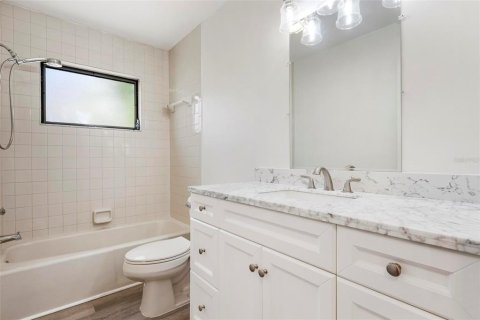 House in Nokomis, Florida 2 bedrooms, 121.61 sq.m. № 2092456 - photo 11