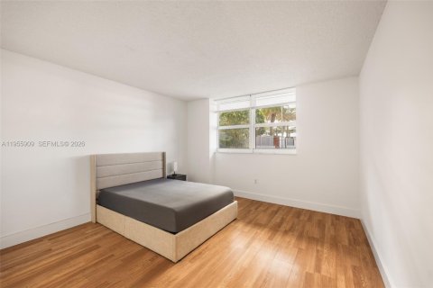 Condominio en alquiler en Miami, Florida, 1 dormitorio, 69.68 m2 № 2011395 - foto 11