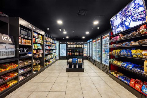 Condominio en alquiler en Miami, Florida, 1 dormitorio, 69.68 m2 № 2011395 - foto 16