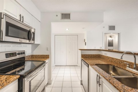 Condominio en alquiler en Miami, Florida, 1 dormitorio, 69.68 m2 № 2011395 - foto 9