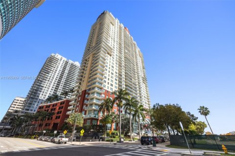 Condominio en Miami, Florida, 1 dormitorio  № 2011395