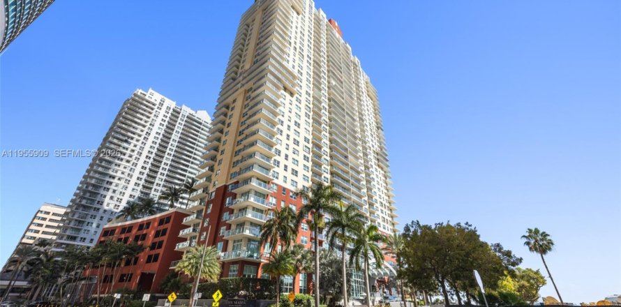 Condominio en Miami, Florida, 1 dormitorio  № 2011395