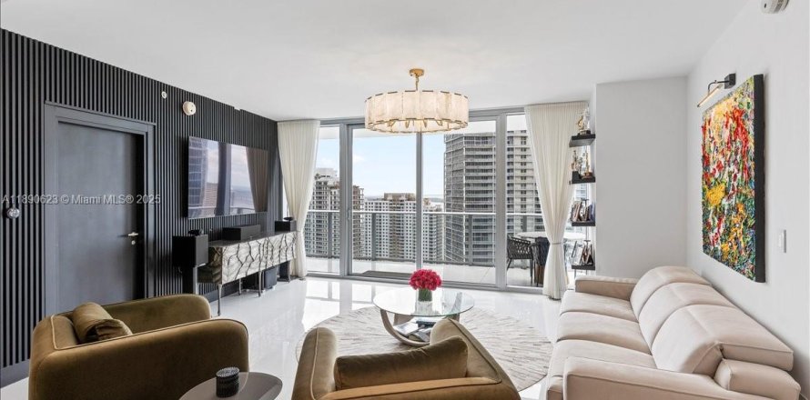 Кондоминиум с 2 спальнями в Майами, Флорида № 2013981