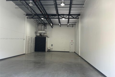 Propiedad comercial en alquiler en Davie, Florida № 1127840 - foto 1