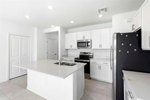 Townhouse in Bradenton, Florida 3 bedrooms, 131.36 sq.m. № 2258213 - photo 12