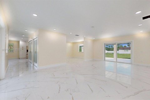 Casa en alquiler en Miami, Florida, 4 dormitorios, 319.86 m2 № 1992982 - foto 4