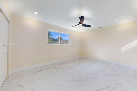 Casa en alquiler en Miami, Florida, 4 dormitorios, 319.86 m2 № 1992982 - foto 14