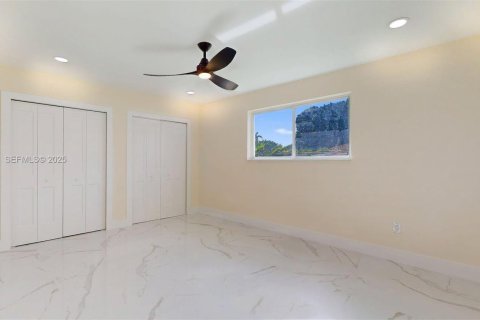 Casa en alquiler en Miami, Florida, 4 dormitorios, 319.86 m2 № 1992982 - foto 16
