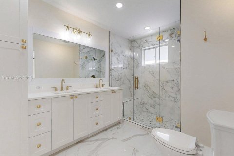 Casa en alquiler en Miami, Florida, 4 dormitorios, 319.86 m2 № 1992982 - foto 22