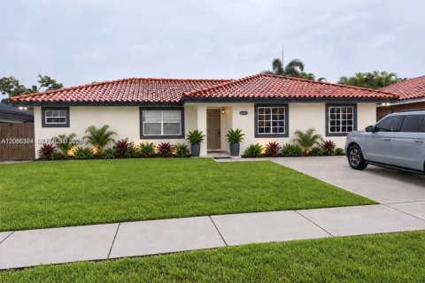 House in Miami, Florida 4 bedrooms, 146.32 sq.m. № 2359816