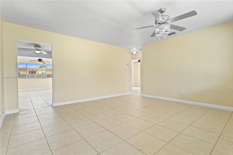 Villa ou maison à louer à Miramar, Floride: 4 chambres, 157.56 m2 № 1973158 - photo 4