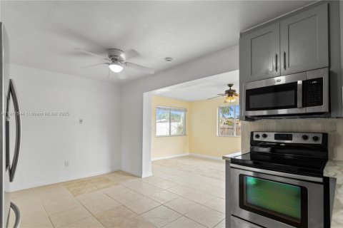 Villa ou maison à louer à Miramar, Floride: 4 chambres, 157.56 m2 № 1973158 - photo 22