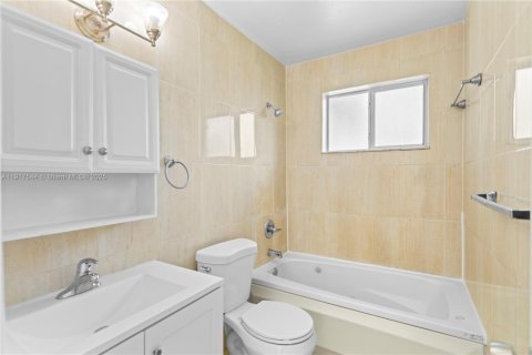 Villa ou maison à louer à Miramar, Floride: 4 chambres, 157.56 m2 № 1973158 - photo 12