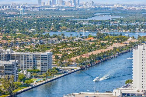 Hotel in Hollywood, Florida 2 bedrooms, 104.61 sq.m. № 1709138 - photo 2