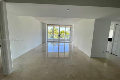 Copropriété à louer à Aventura, Floride: 2 chambres, 157.56 m2 № 1976925 - photo 1