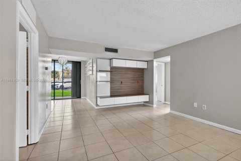 Купить кондоминиум в Майами, Флорида 3 спальни, 96.62м2, № 2048065 - фото 10