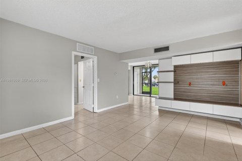 Купить кондоминиум в Майами, Флорида 3 спальни, 96.62м2, № 2048065 - фото 9