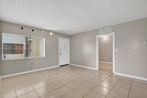 Купить кондоминиум в Майами, Флорида 3 спальни, 96.62м2, № 2048065 - фото 8