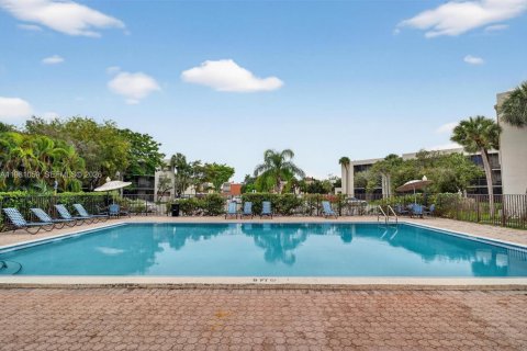 Купить кондоминиум в Майами, Флорида 3 спальни, 96.62м2, № 2048065 - фото 4