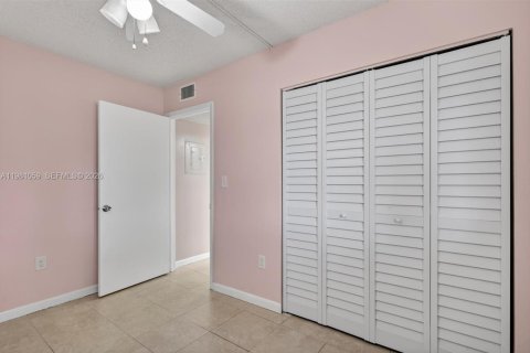 Купить кондоминиум в Майами, Флорида 3 спальни, 96.62м2, № 2048065 - фото 16