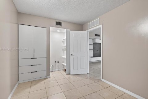 Купить кондоминиум в Майами, Флорида 3 спальни, 96.62м2, № 2048065 - фото 13