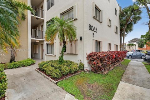 Купить кондоминиум в Майами, Флорида 3 спальни, 96.62м2, № 2048065 - фото 2