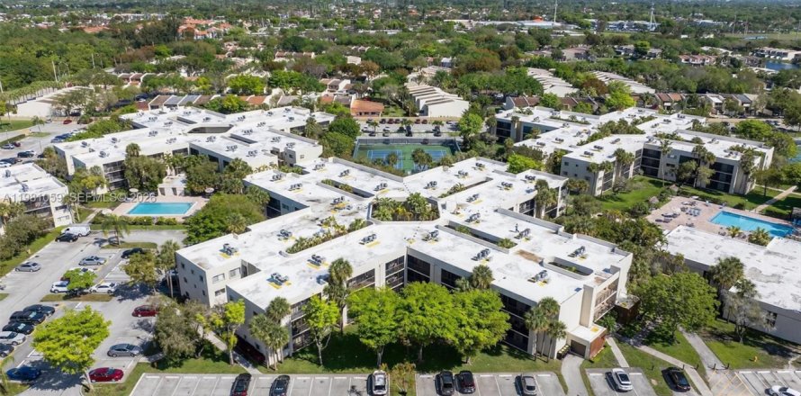 Кондоминиум с 3 спальнями в Майами, Флорида № 2048065