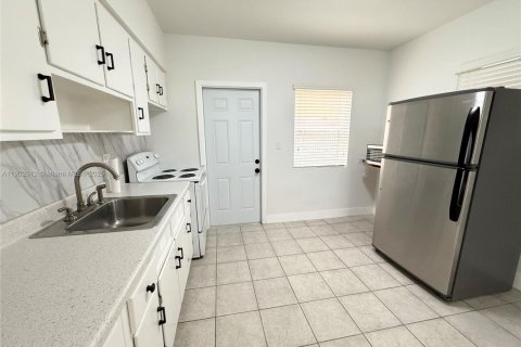 Villa ou maison à louer à Hollywood, Floride: 1 chambre № 1954017 - photo 5