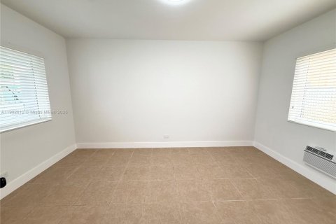 Villa ou maison à louer à Hollywood, Floride: 1 chambre № 1954017 - photo 9