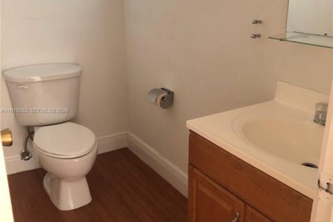 Copropriété à louer à Coral Gables, Floride: 2 chambres, 89.93 m2 № 1971662 - photo 3