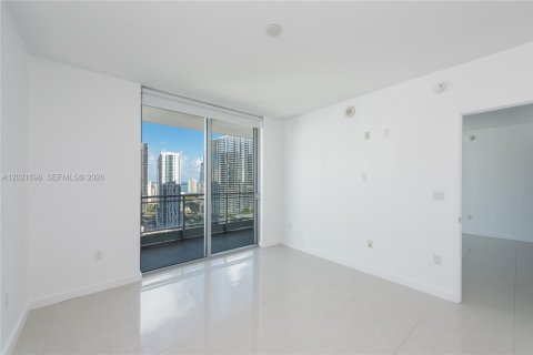 Condo in Miami, Florida, 2 bedrooms № 2145729 - photo 10