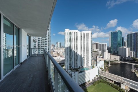 Condo in Miami, Florida, 2 bedrooms № 2145729 - photo 4