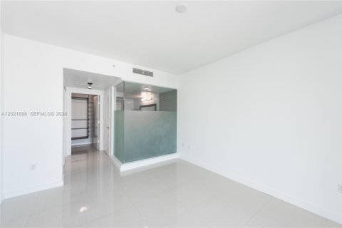 Condo in Miami, Florida, 2 bedrooms № 2145729 - photo 11