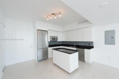 Condo in Miami, Florida, 2 bedrooms № 2145729 - photo 8