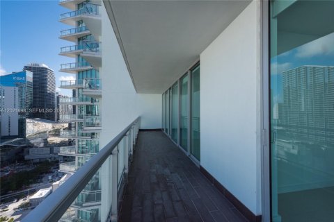 Condo in Miami, Florida, 2 bedrooms № 2145729 - photo 6