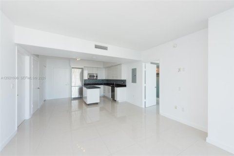 Condo in Miami, Florida, 2 bedrooms № 2145729 - photo 7