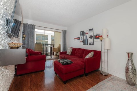 Condo in Sunny Isles Beach, Florida, 2 bedrooms  № 1965837 - photo 1