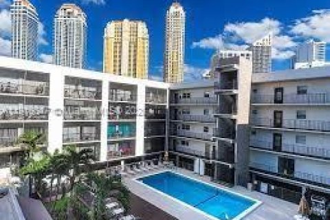 Condo in Sunny Isles Beach, Florida, 2 bedrooms  № 1965837 - photo 16