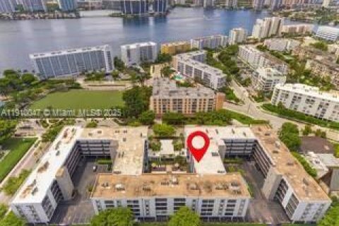 Condo in Sunny Isles Beach, Florida, 2 bedrooms  № 1965837 - photo 19