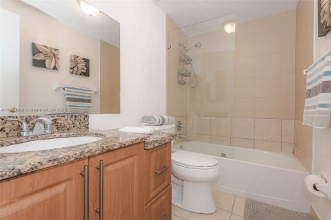Condo in Sunny Isles Beach, Florida, 2 bedrooms  № 1965837 - photo 12