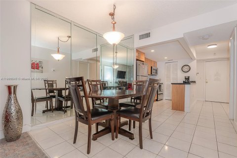 Condo in Sunny Isles Beach, Florida, 2 bedrooms  № 1965837 - photo 7