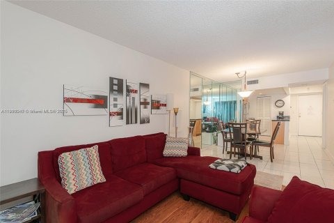 Condo in Sunny Isles Beach, Florida, 2 bedrooms  № 1965837 - photo 8