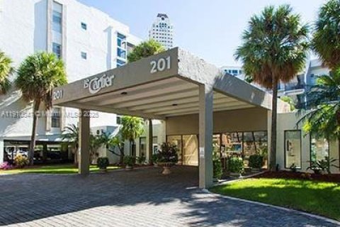 Condo in Sunny Isles Beach, Florida, 2 bedrooms  № 1965837 - photo 27