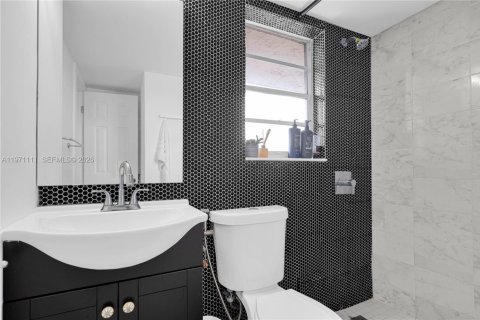 Condo in Miami, Florida, 2 bedrooms  № 2031997 - photo 24
