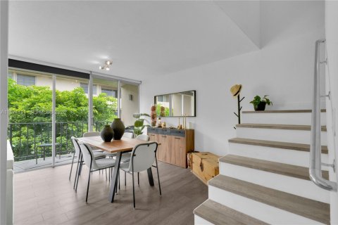 Condo in Miami, Florida, 2 bedrooms  № 2031997 - photo 8