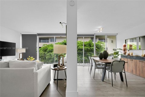 Condo in Miami, Florida, 2 bedrooms  № 2031997 - photo 15