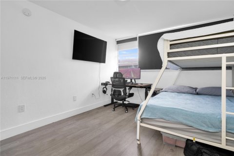 Condo in Miami, Florida, 2 bedrooms  № 2031997 - photo 22